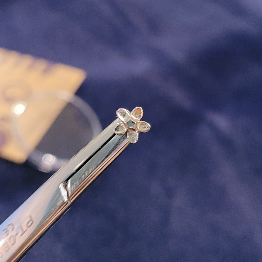 18k White Gold Plumeria End